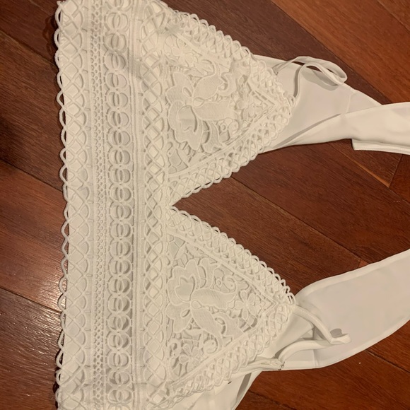 Lace Crochet V-Neck Crop Top White - Picture 5 of 8